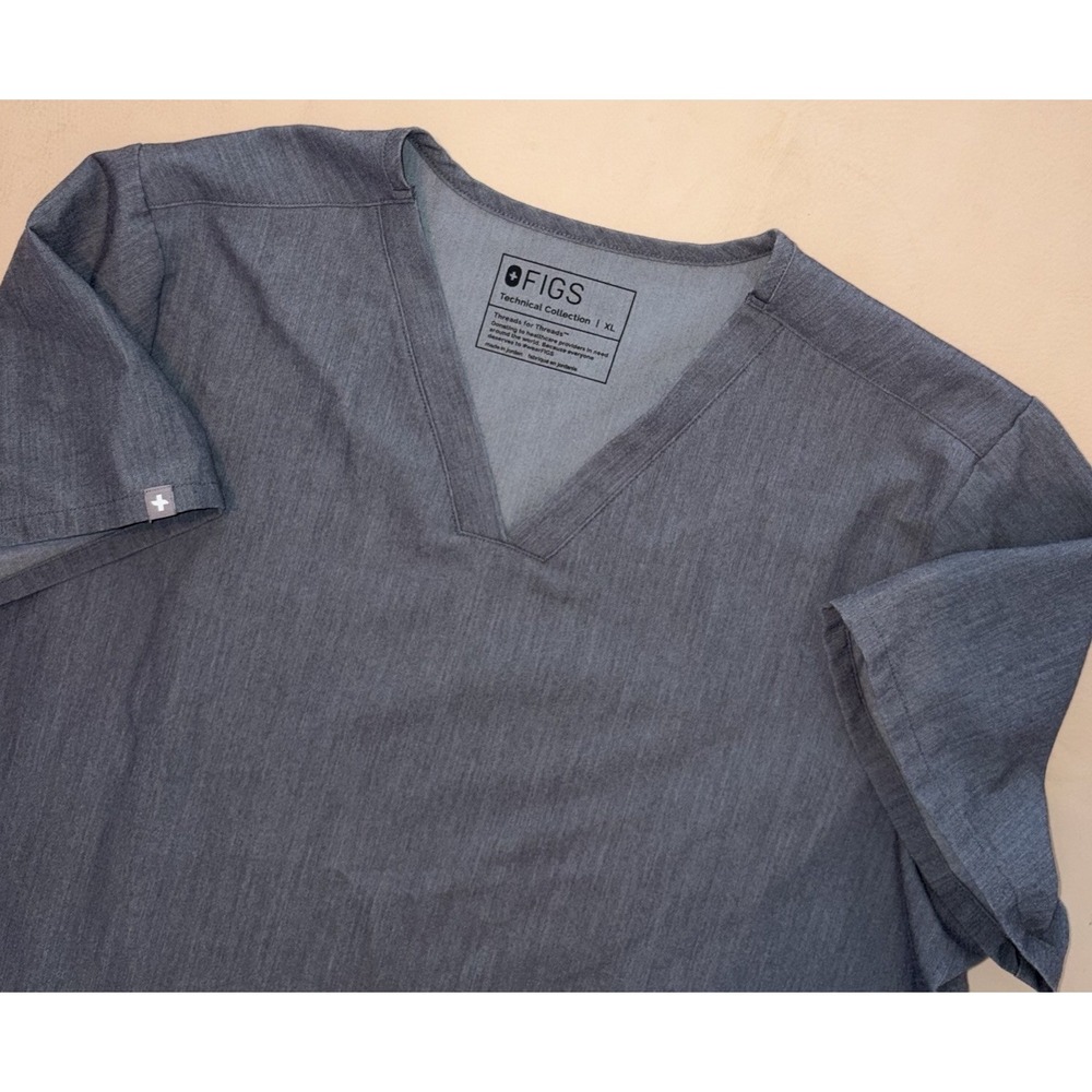 Figs Casma Scrub Top Womens XL Graphite Gray 3 Pocket Short Sleeve Medical